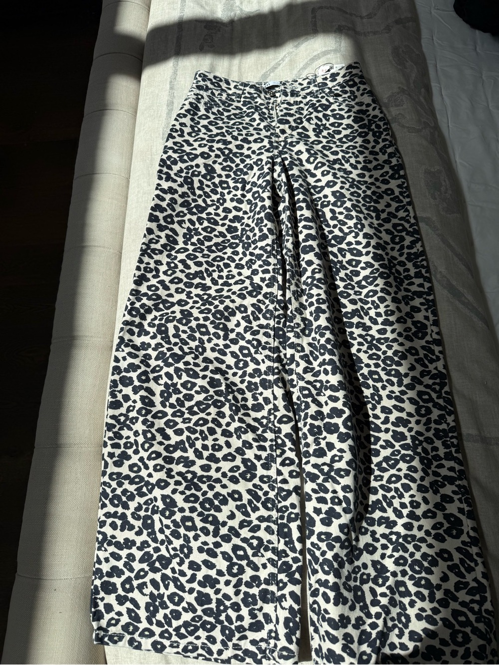 Zara US Size 2 NWT Black and White Leopard Print Wide-Leg Jeans